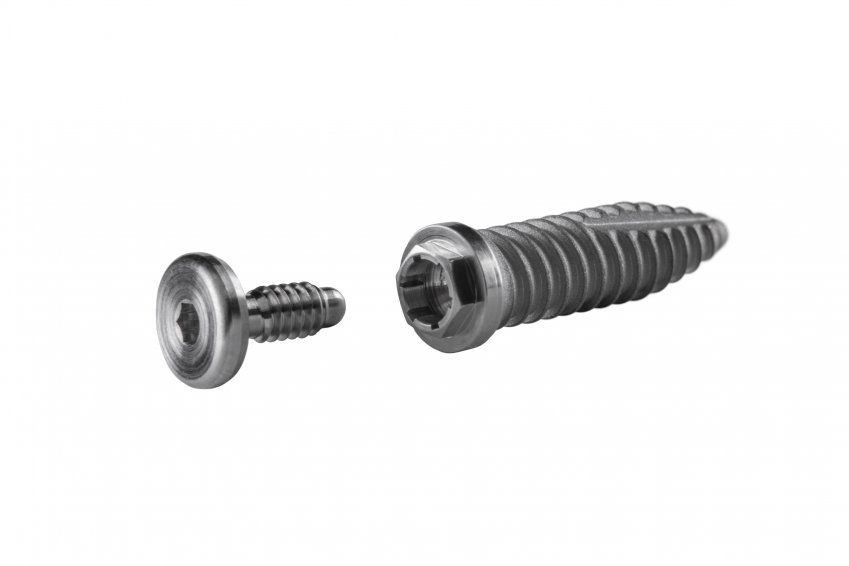 IMPLANTE DE TITANIO DVC CON CONEXIÓN HEXAGONAL EXTERNA