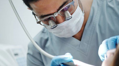¿Qué material necesito para montar una clínica dental?